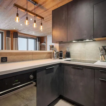 Renove Skis Aux Pieds Pour 7 Personnes - Fr-1-564-166 * Courchevel